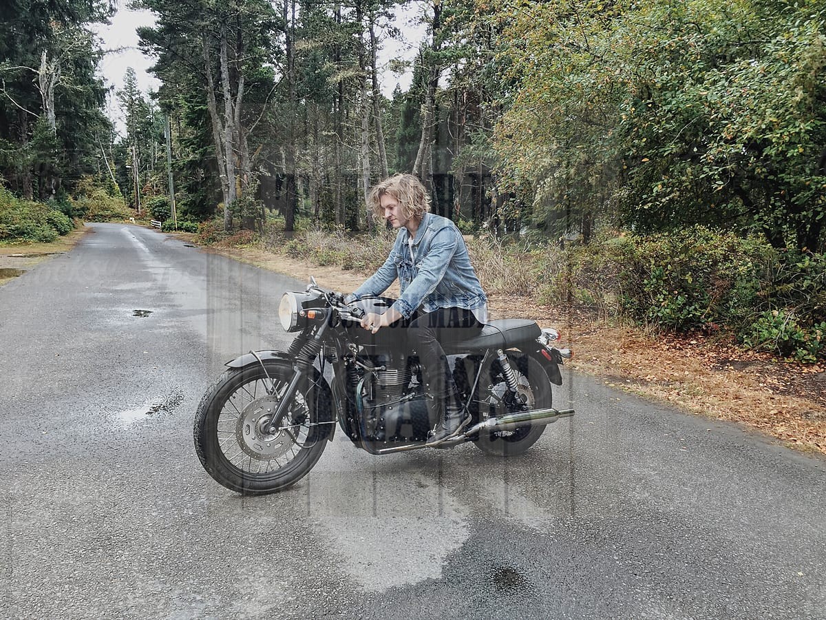 Customized black ripped jeans and how to wear it.