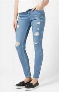 https://www.tailored-jeans.com/media/catalog/product/cache/8568961b23469a30b3f7b368323bc2c6/r/i/ripped-jeans-for-women-9.jpg